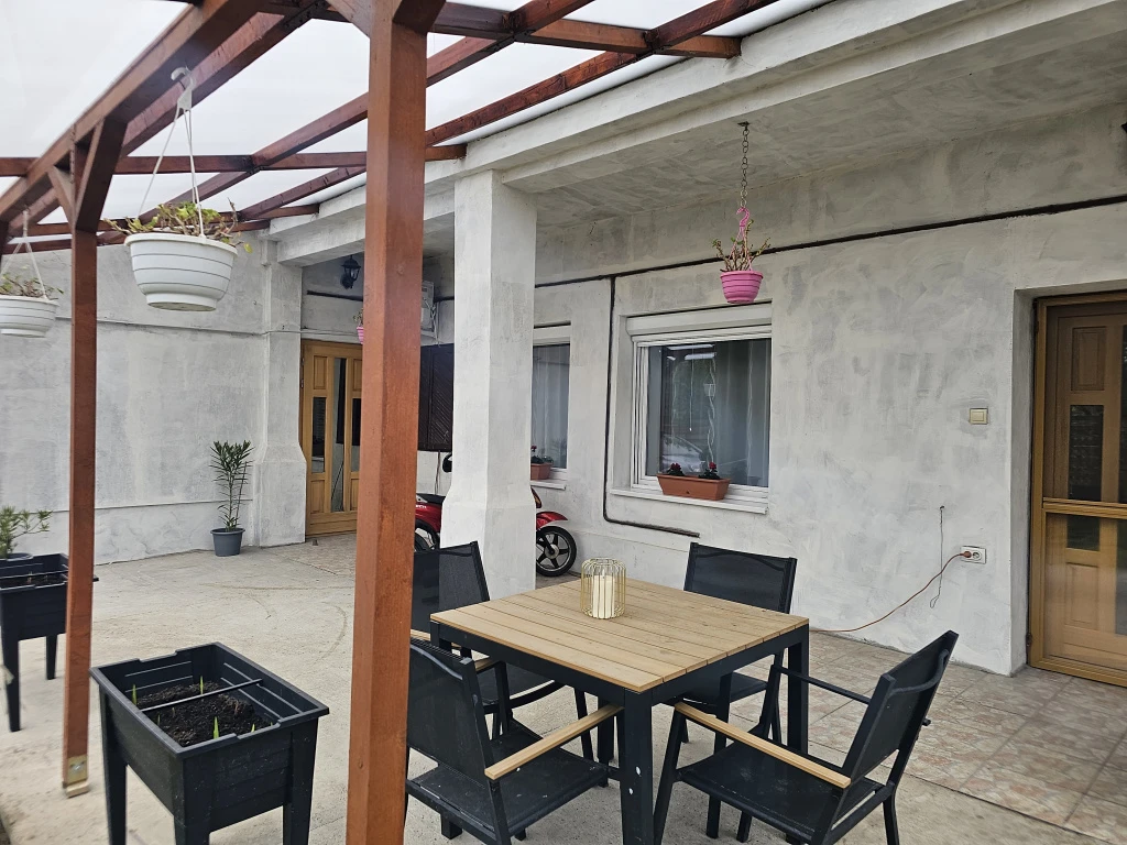 c3-1-name c2-1-name, Szigetszentmiklós, Város központ közeli utca