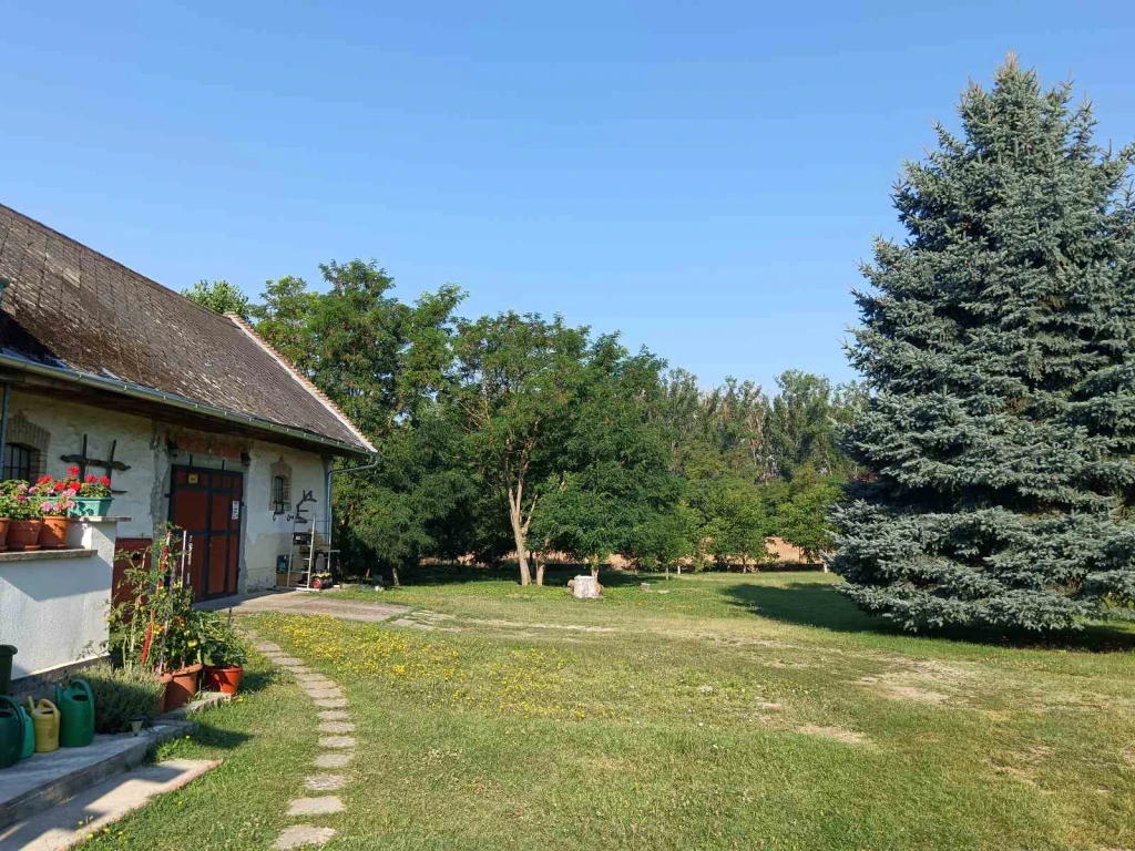 Áporka, Petőfi utca, 160 m²-es, 2 generációs, családi ház, 4 szobás