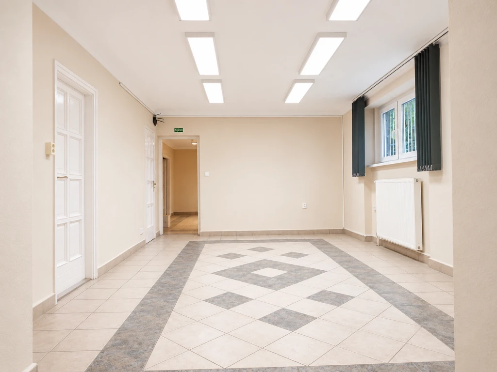 XIV. Kerület, Amerikai út, 89 m²-es, egyéb iroda, átlagos állapotú