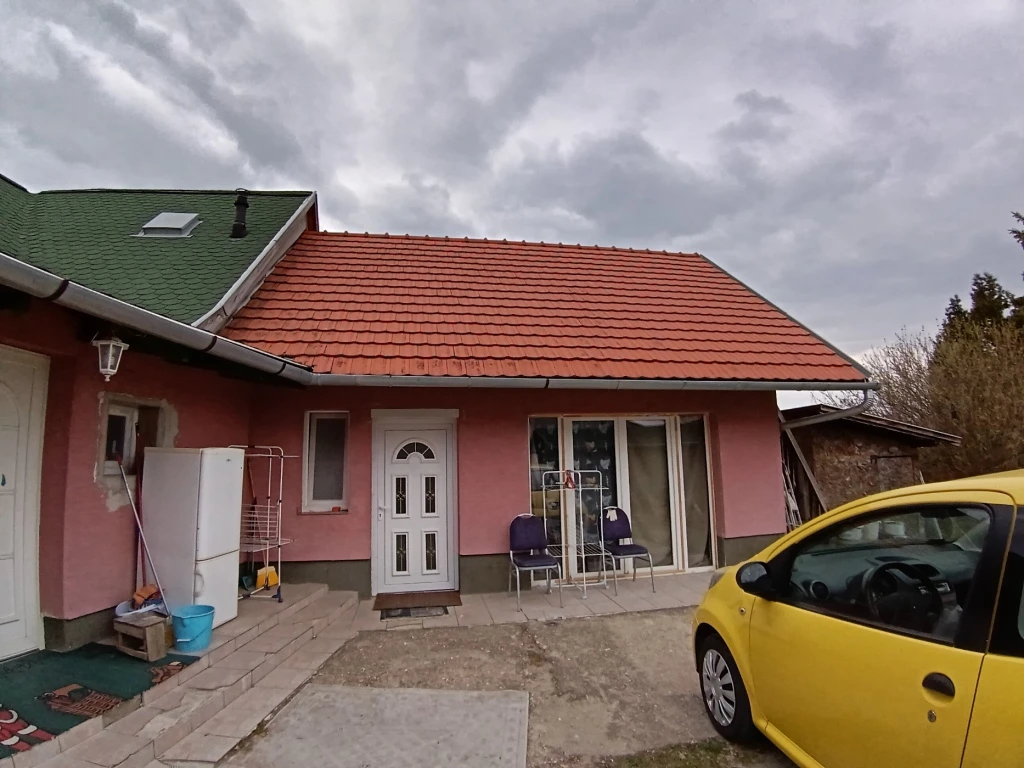 Biatorbágy, Nyugodt utca, 55 m²-es, házrész, 2 szobás, átlagos állapotú