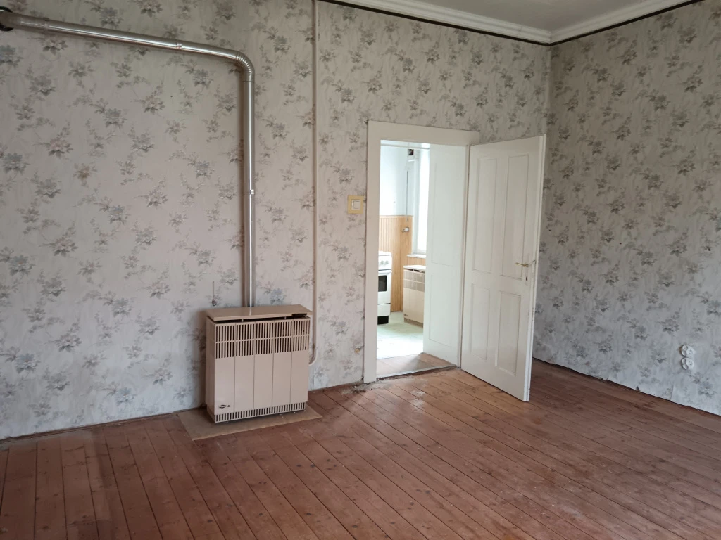 Biatorbágy, Szent l utca, 70 m²-es, sorház, 2 szobás, felújítandó állapotú