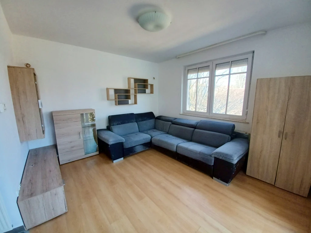 XIV. Kerület, Gépkocsi beállóval, Columbus utca, 42 m²-es, társasházi lakás