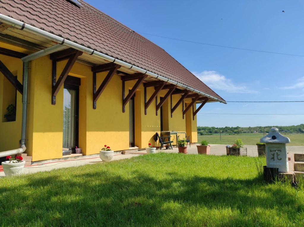 Baracska, Kossuth Lajos utca, 230 m²-es, családi ház, 6 szobás