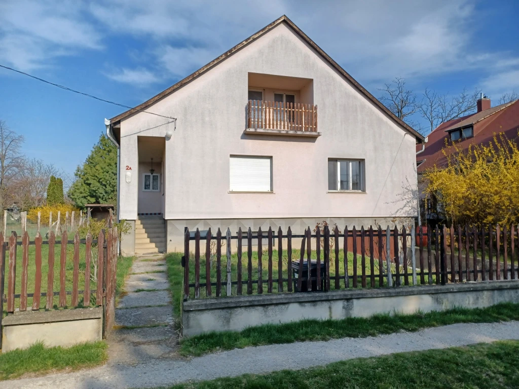 Pázmánd, Vadász utca, 100 m²-es, családi ház, 3 szobás, felújítandó állapotú