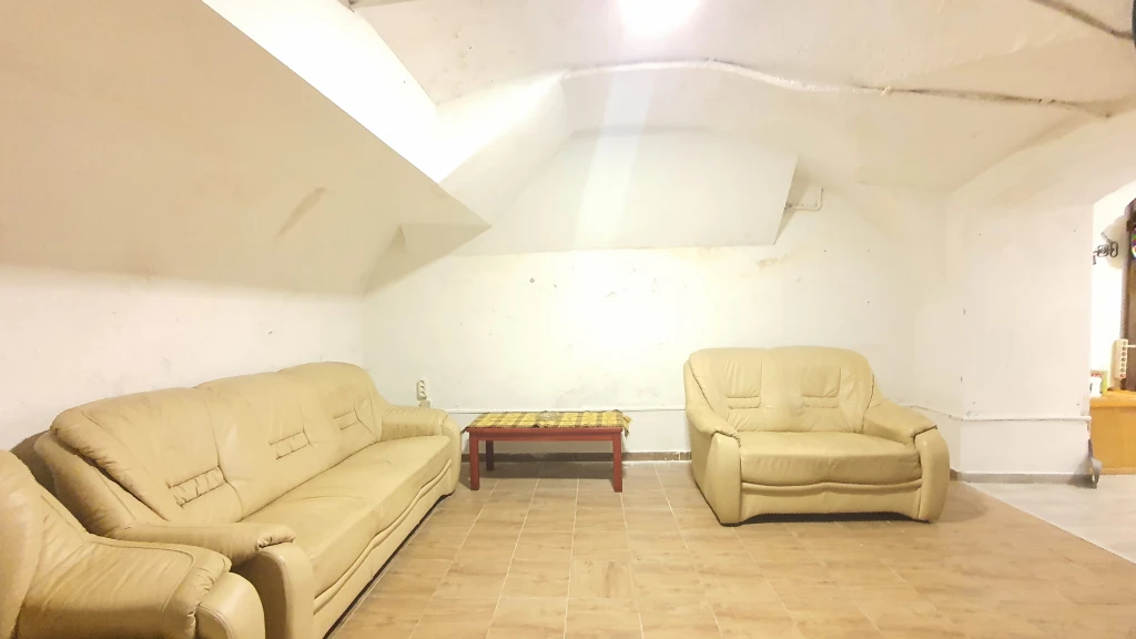 VII. Kerület, BARCSAY utca, 68 m²-es, üzlethelyiség utcai bejárattal