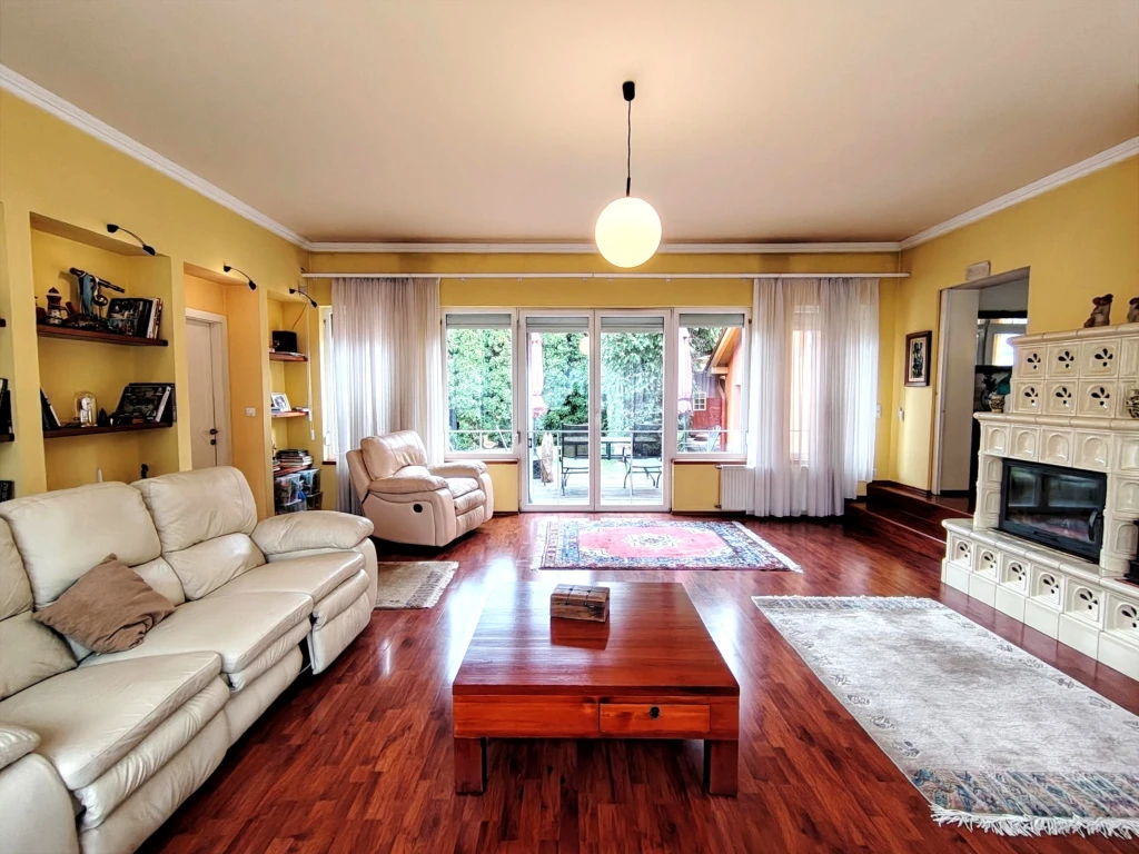 Göd, Középgöd, 184 m²-es, 2 generációs, családi ház, 5+1 szobás