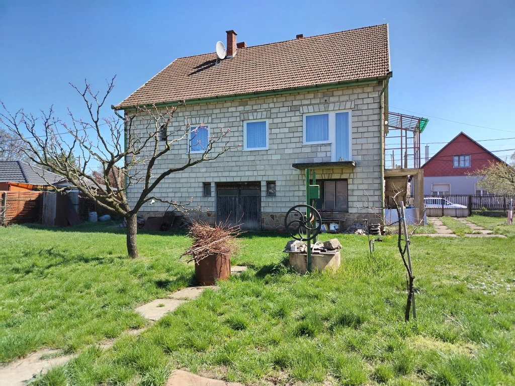 Gyömrő, Klapka utca, 200 m²-es, családi ház, 4 szobás, felújítandó állapotú