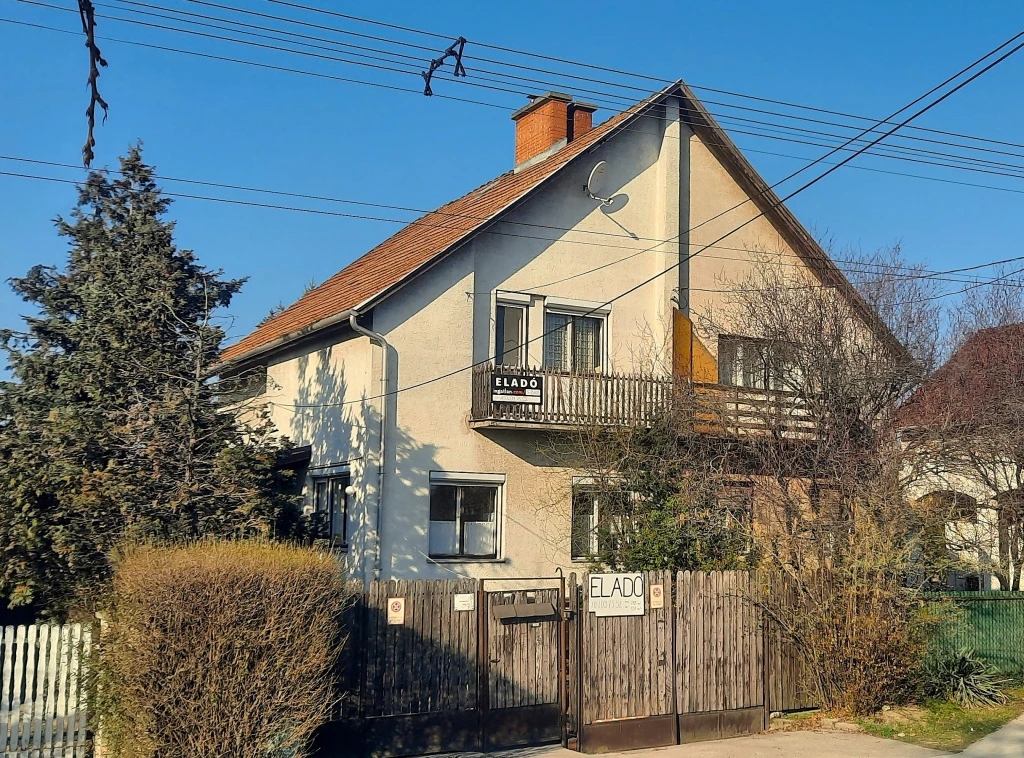 Érd, Szovátai út, 162 m²-es, ikerház, 3 szobás, átlagos állapotú