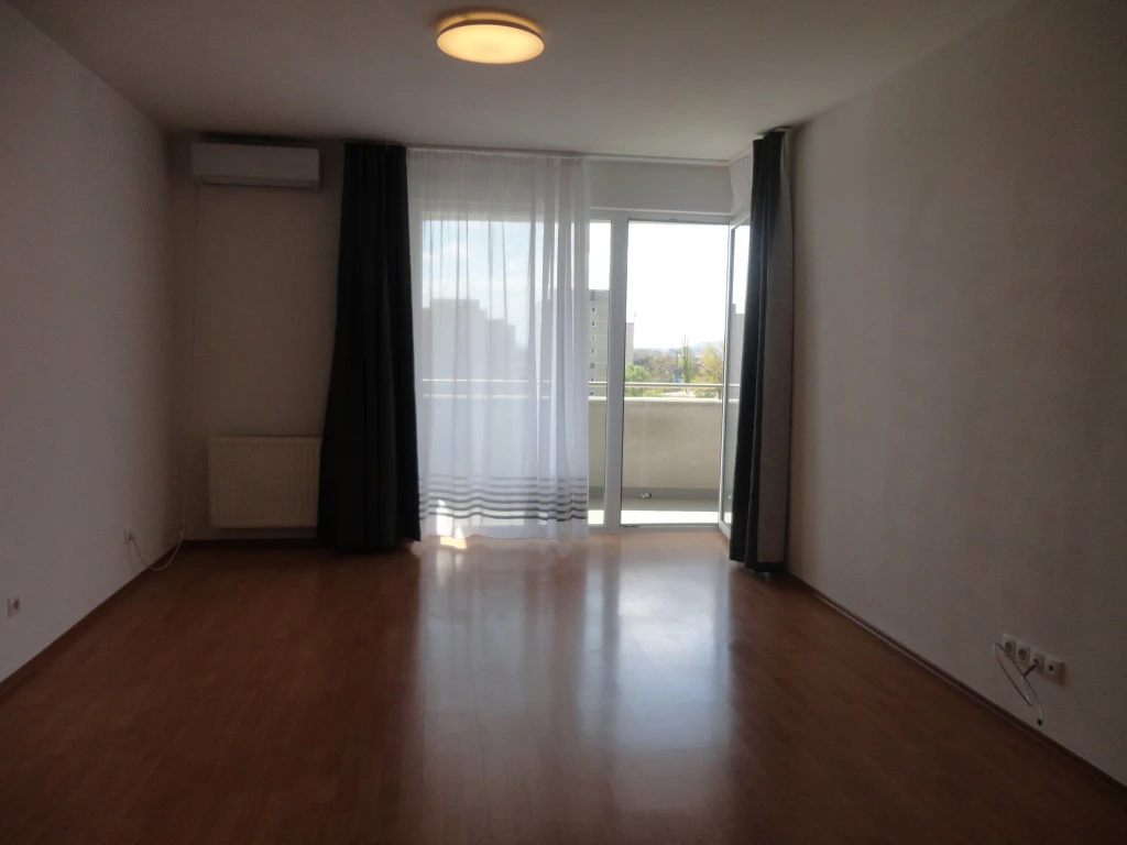 IV. Kerület, Tél utca, 46 m²-es, társasházi lakás, 2 szobás, felújított / újszerű állapotú