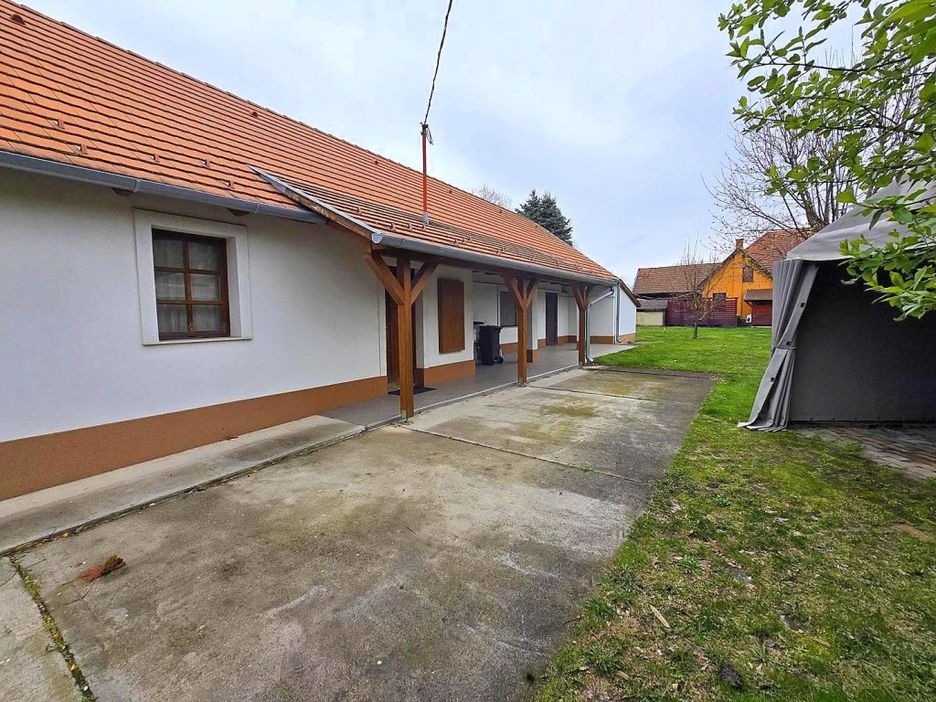 Dunakeszi, Attila utca, 96 m²-es, 2 generációs, családi ház, 3 szobás