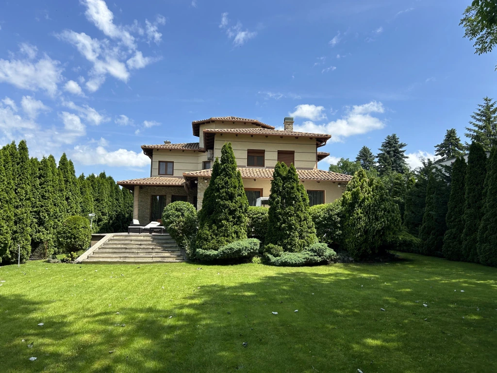 XVII. Kerület, Rákoskeresztúr, 350 m²-es, családi ház, 5 szobás