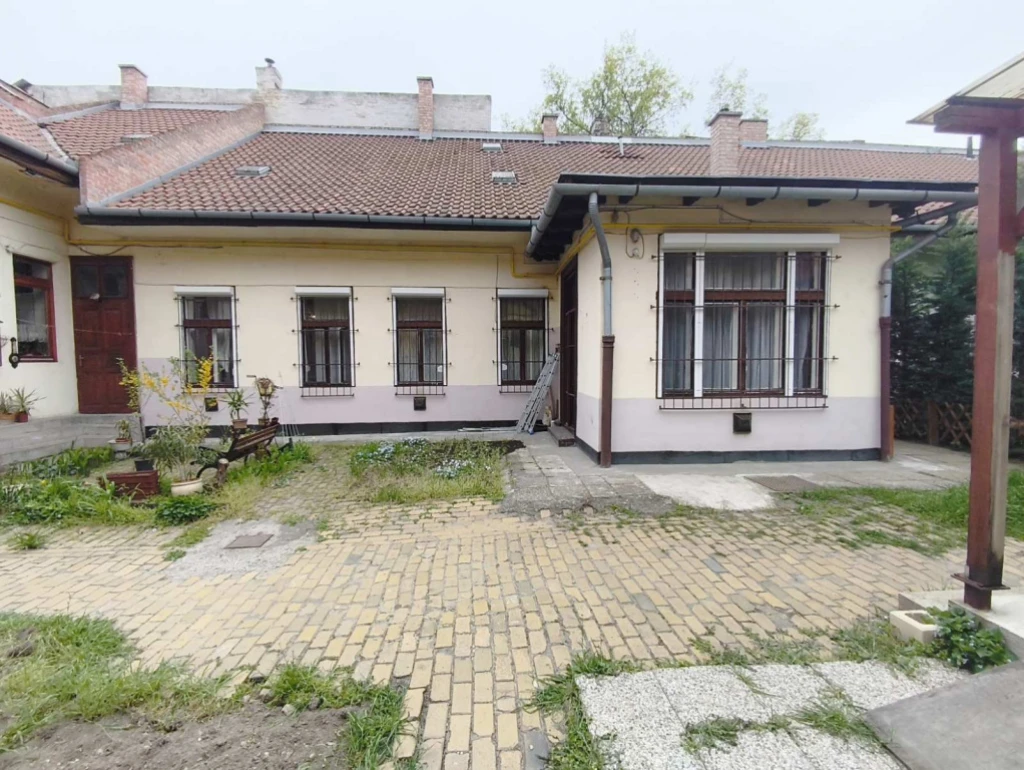 c3-1-name c2-21-name, Budapest X. kerület, Hölgy utca