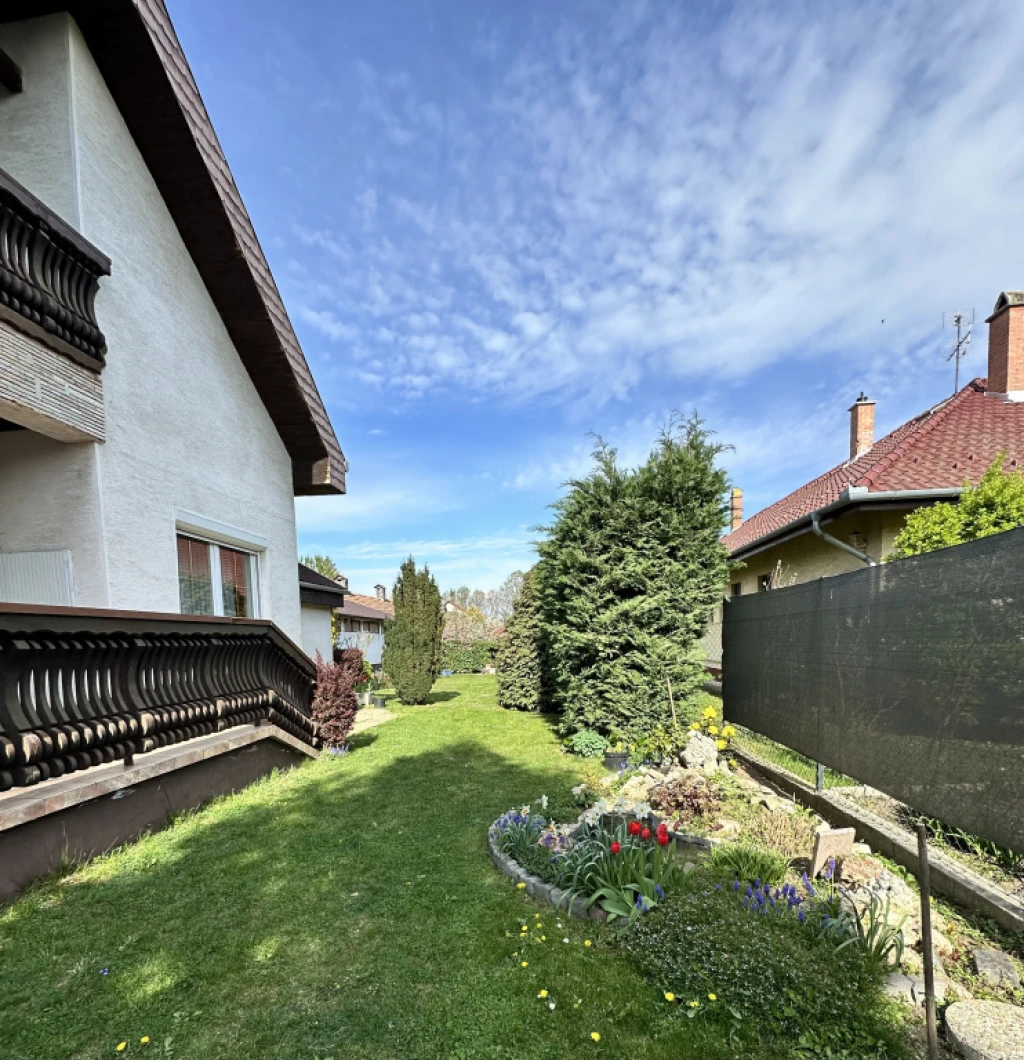 Budakalász, Budakalász, 210 m²-es, 2 generációs, családi ház, 6 szobás