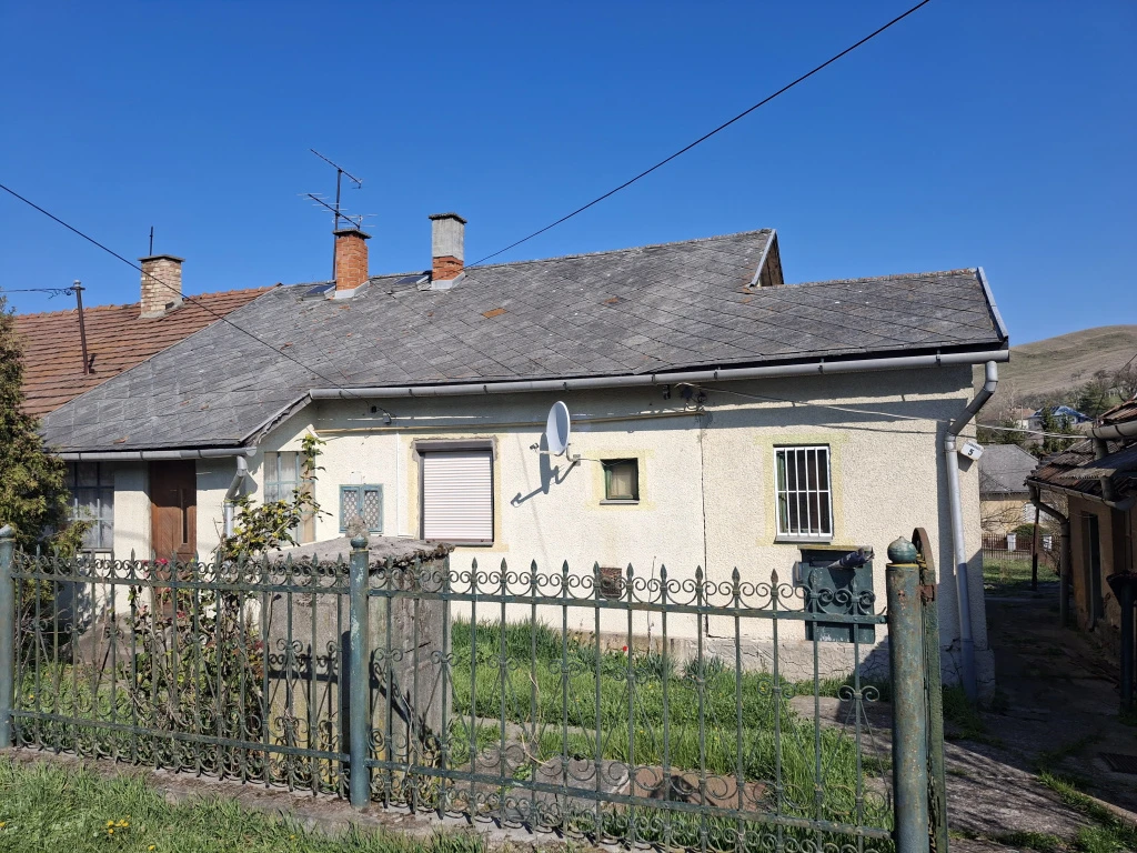 Csernely, Szabadság utca, 65 m²-es, ikerház, 2 szobás, átlagos állapotú