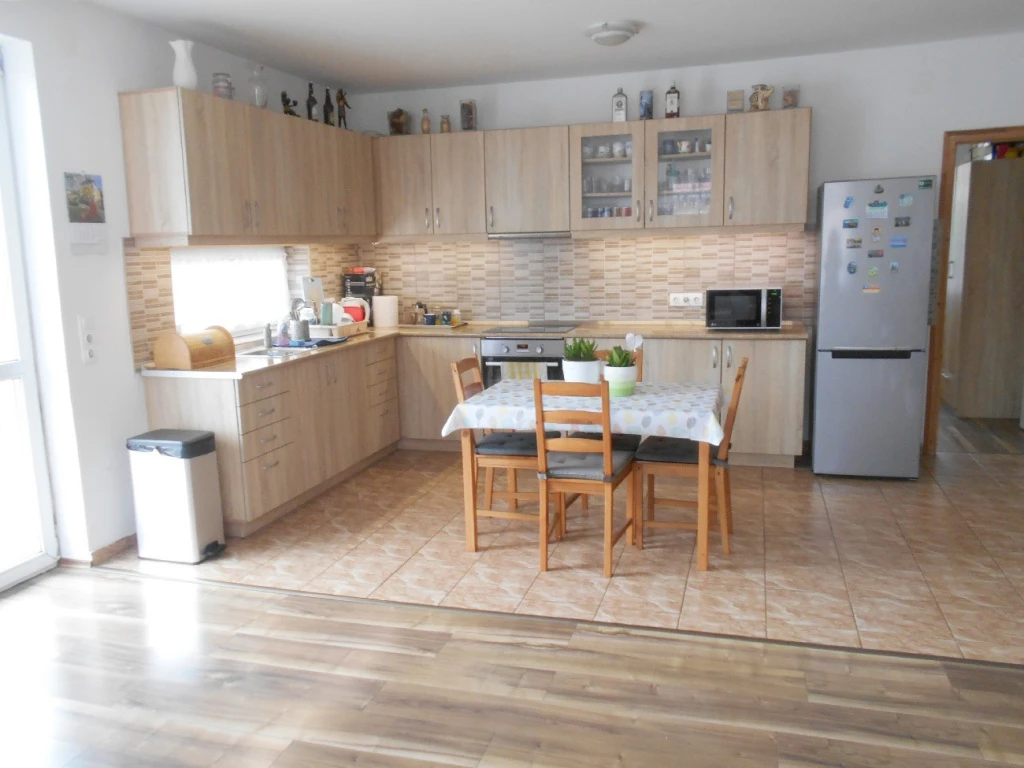 Érd, Szovátai út környékén, 100 m²-es, családi ház, 5 szobás