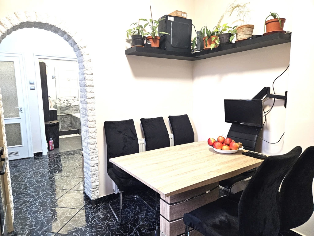 c3-1-name c2-5-name, Budapest IV. kerület, Lőrinc utca