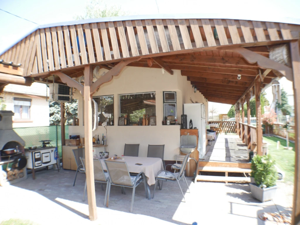 Halásztelek, Dózsa utca, 117 m²-es, 2 generációs, családi ház