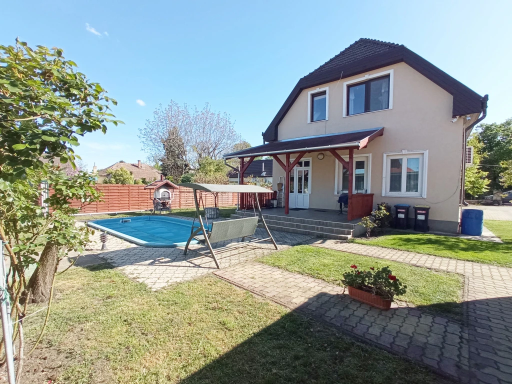 XVII. Kerület, Tessedik tér, 178 m²-es, 2 generációs, családi ház