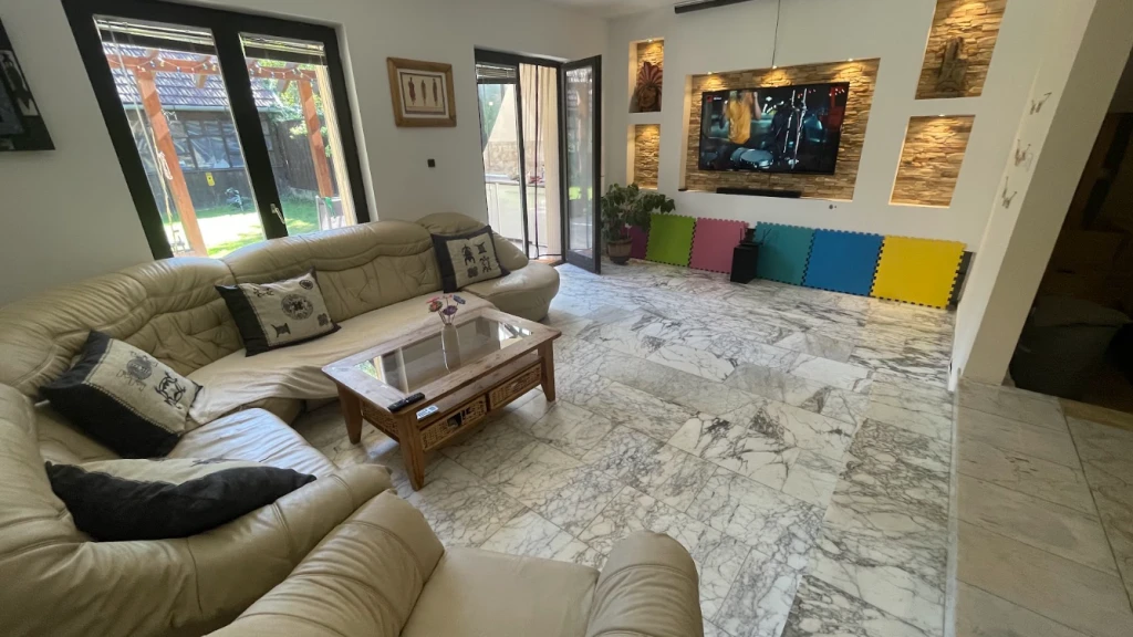 c3-1-name c2-2-name, Siófok, Aranypart