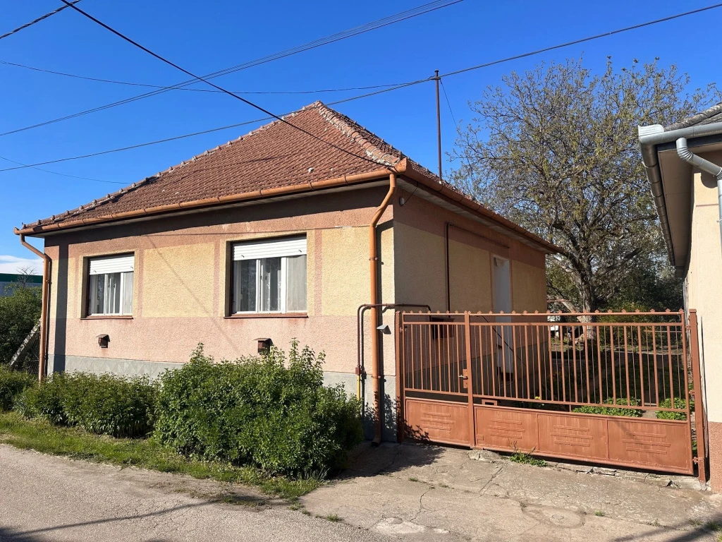 Hatvan, Új-Hatvan, 85 m²-es, családi ház, 3 szobás, felújítandó állapotú