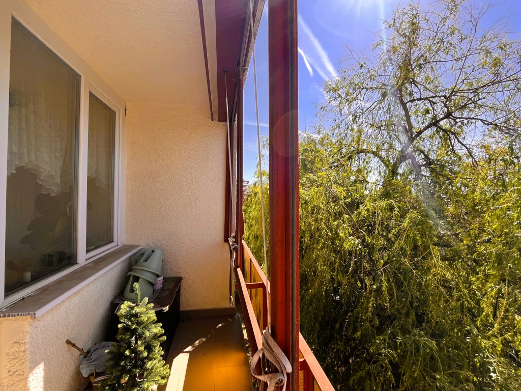 IV. Kerület, Izzó lakótelep, 52 m²-es, társasházi lakás, 2 szobás