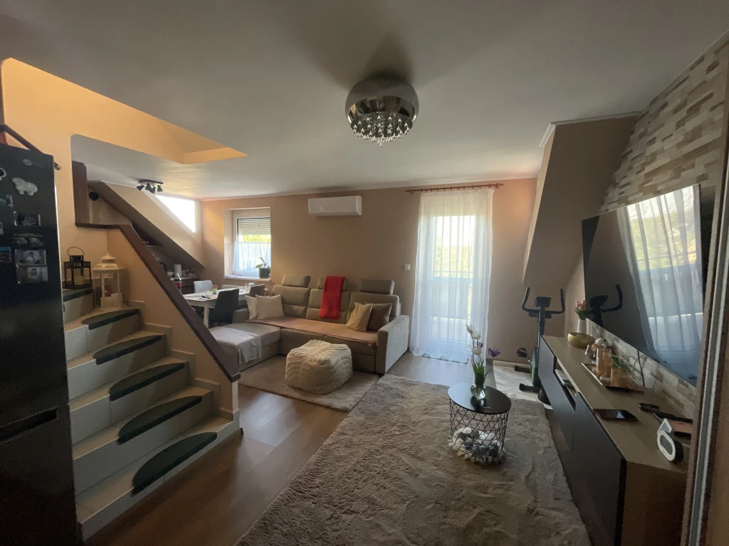 c3-1-name c2-21-name, Velence, Babák rózskertje utca