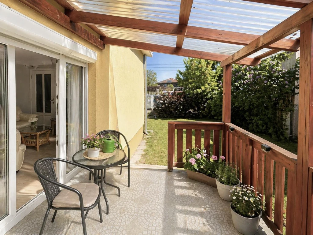 Dunakeszi, Révdűlőben 5 szobás ikerházfél ELADÓ, 170 m²-es, ikerház