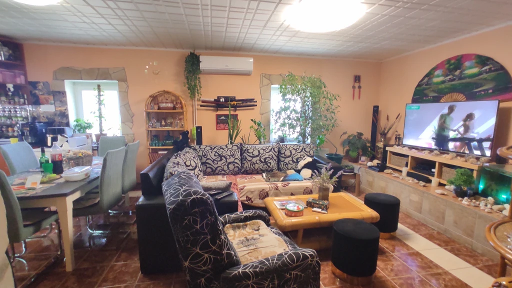 Mezőfalva, Velinszky László utca, 156 m²-es, 2 generációs, családi ház