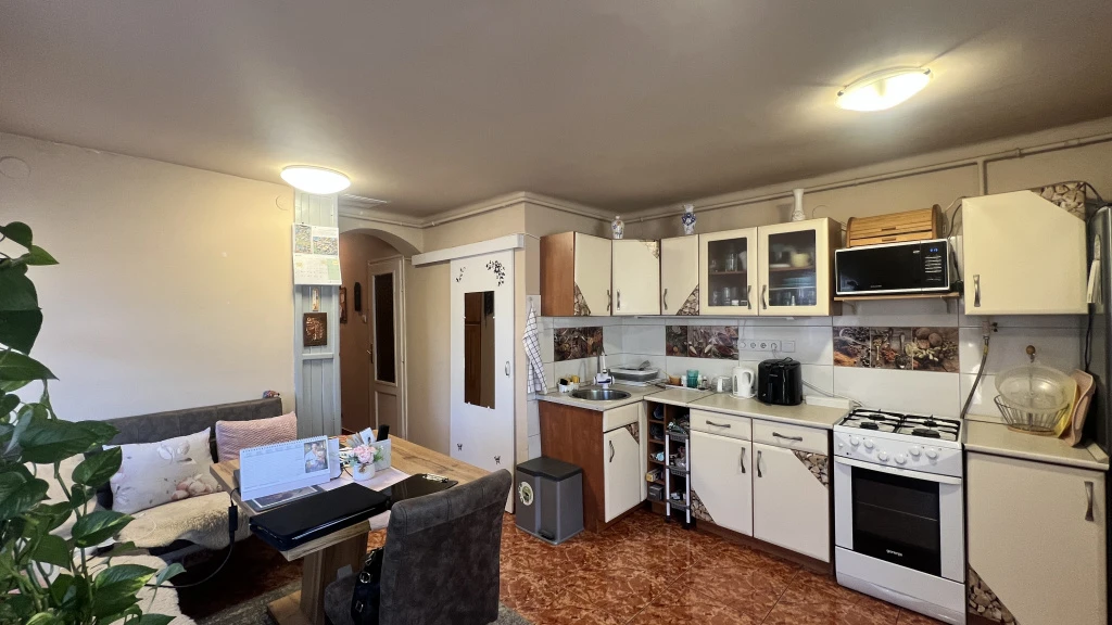 IX. Kerület, Aszódi ltp, 55 m²-es, sorház, 1+1 szobás, jó állapotú