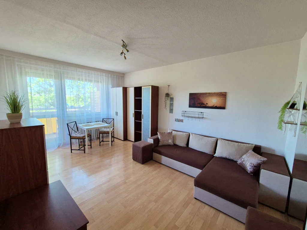 X. Kerület, Örs vezér tere, M2 közeli, Gyakorló utca, 28 m²-es, társasházi lakás