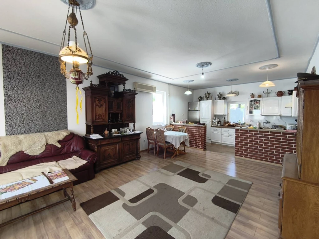 XVI. Kerület, Sashalom, 336 m²-es, 2 generációs, családi ház, 6 szobás