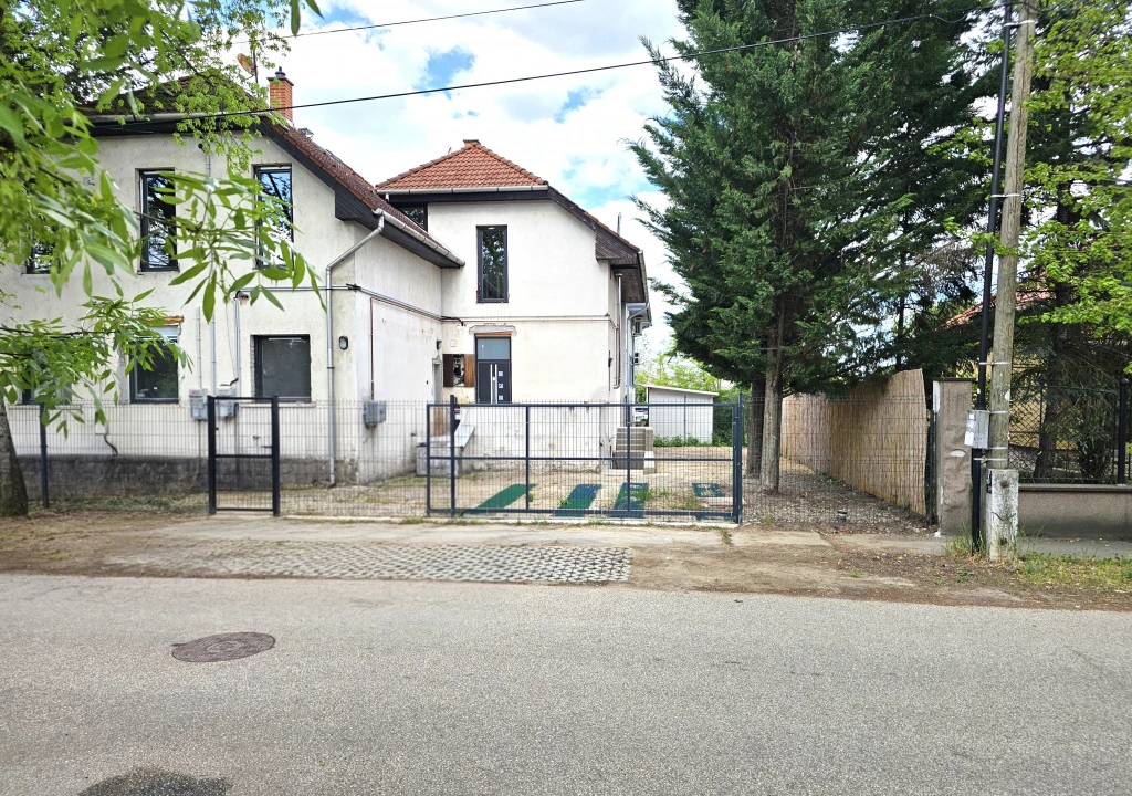 XV. Kerület, Veresegyházi utca, 120 m²-es, társasházi lakás, 1+4 szobás