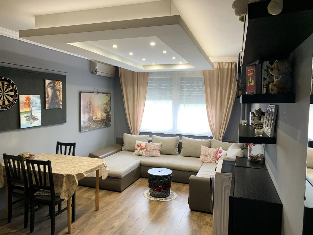 XV. Kerület, Erdőkerülő utca, 61 m²-es, társasházi lakás, 2+1 szobás