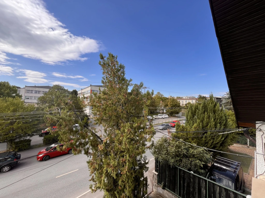 Szentendre, Kálvária utca, 180 m²-es, ikerház, 4 szobás, átlagos állapotú