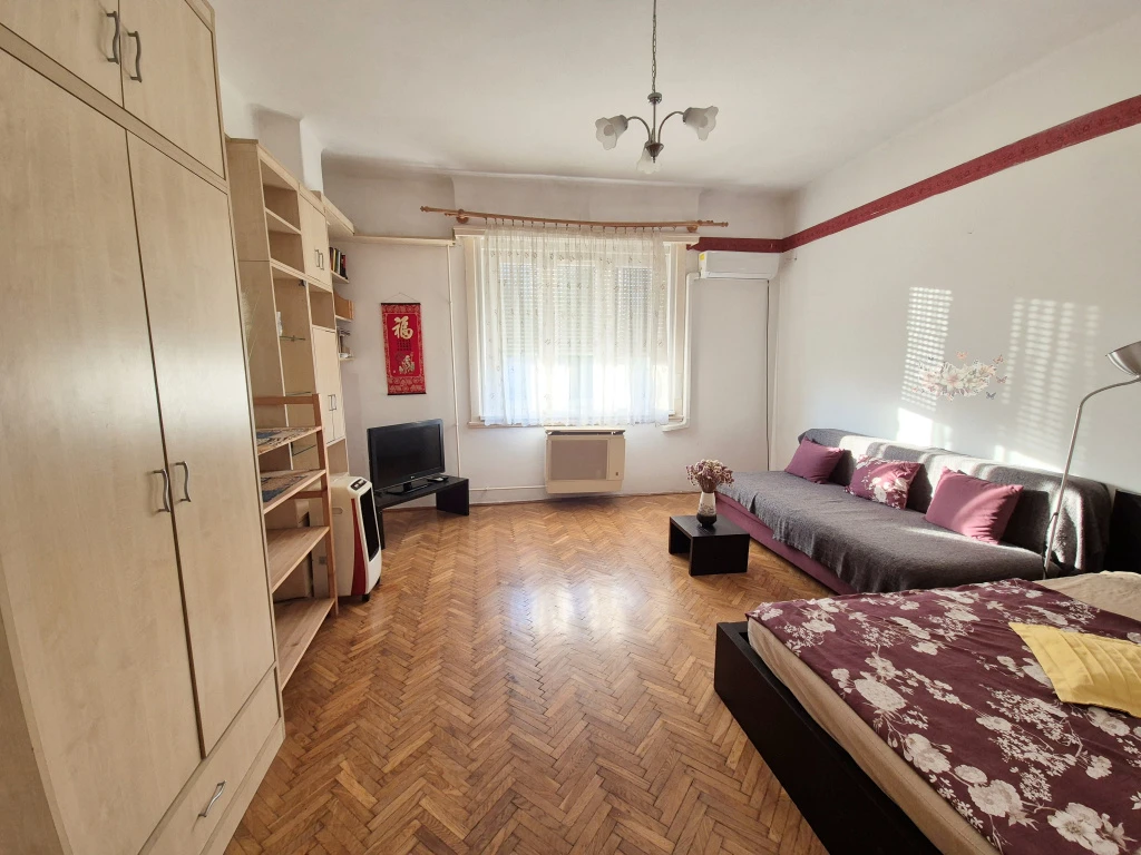 XIV. Kerület, Thököly út, 36 m²-es, társasházi lakás, 1 szobás