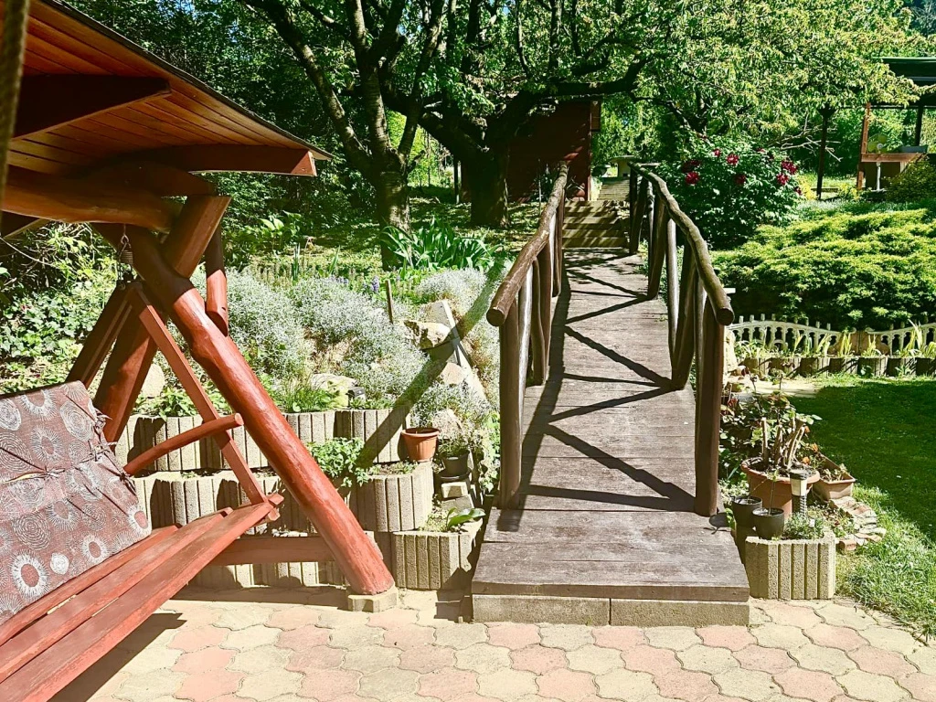 Kerepes, Hold utca, 131 m²-es, 2 generációs, családi ház, 2+4 szobás