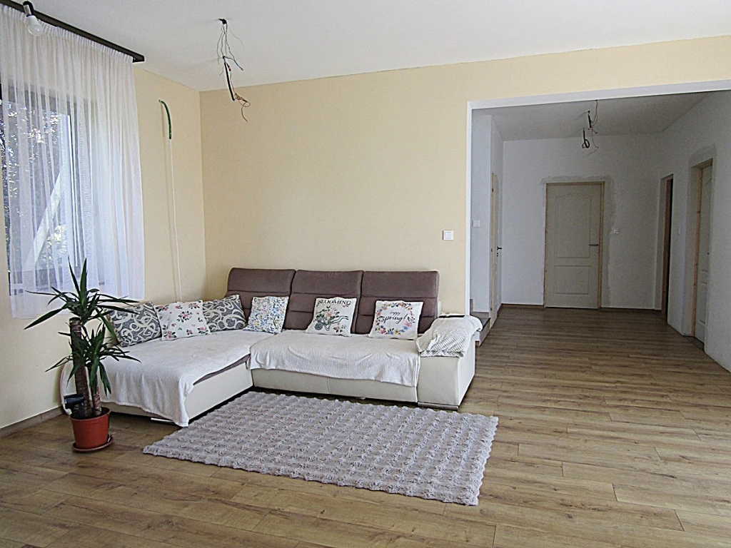 Érd, Fenyves Parkvárosi utca, 217 m²-es, családi ház, 6 szobás