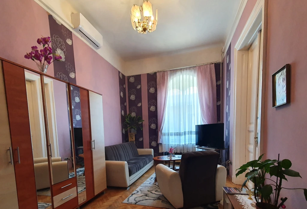 VIII. Kerület, Teleki tér közelében, 49 m²-es, társasházi lakás