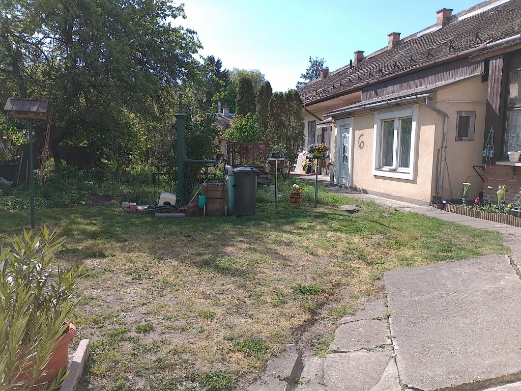 XVI. Kerület, Csömöri út, 44 m²-es, sorház, 1+1 szobás, átlagos állapotú