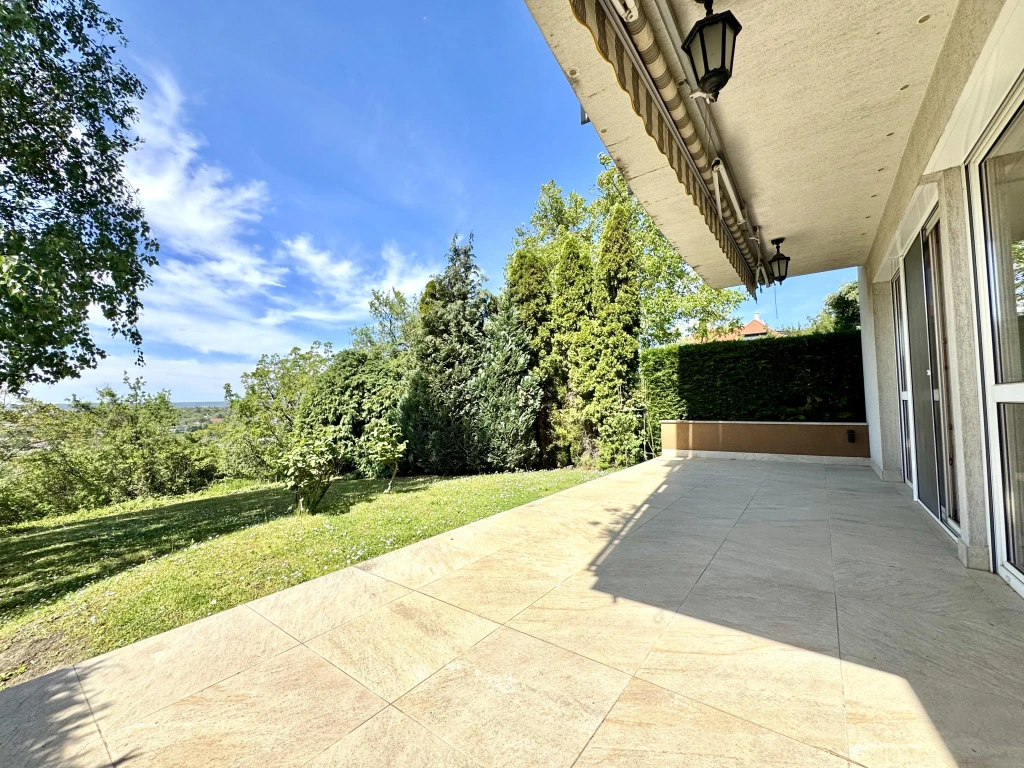 XI. Kerület, Nevegy utca, 65 m²-es, társasházi lakás, 2 szobás