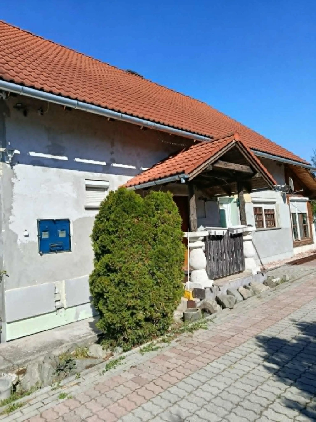 Tököl, Dobó Katalin közeli utca, 160 m²-es, 2 generációs, családi ház