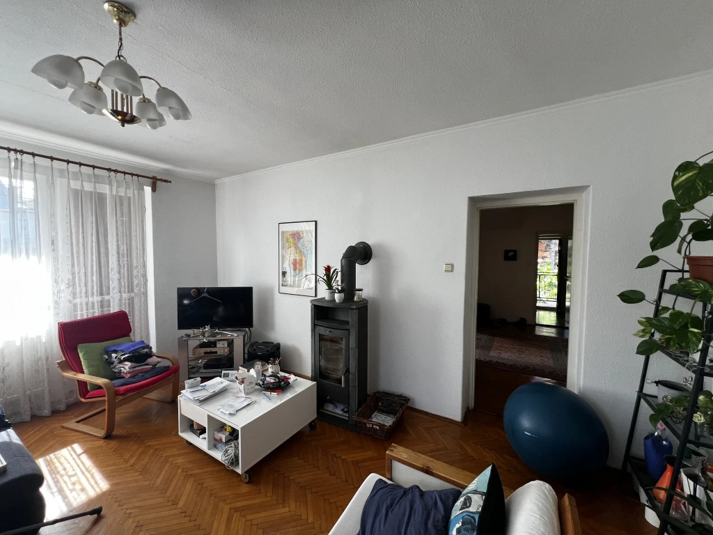 XVI. Kerület, Rákóczi út, 270 m²-es, családi ház, 7 szobás, jó állapotú