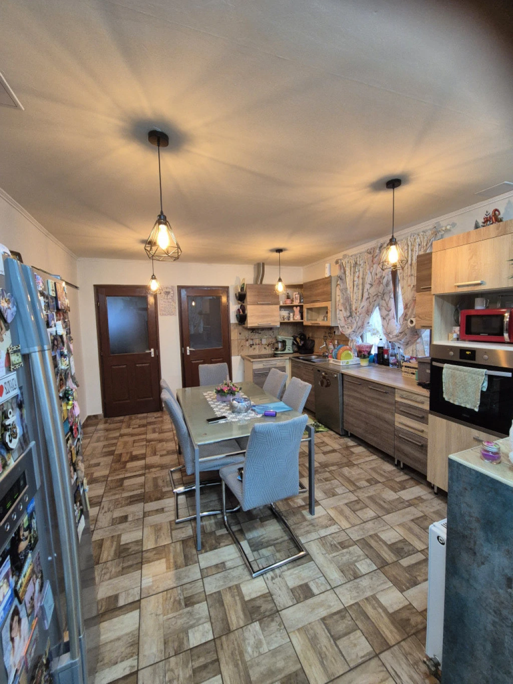 Kartal, Alkotmány utca, 100 m²-es, családi ház, 3+2 szobás, felújított / újszerű állapotú
