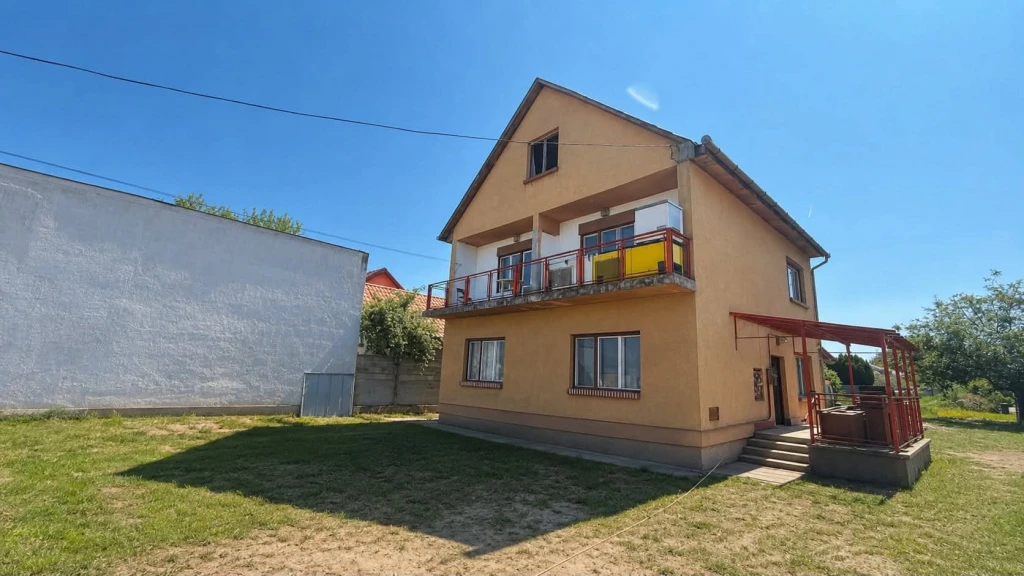 XVII. Kerület, Zrinyi út közeli csendes utca, 150 m²-es, 2 generációs, családi ház