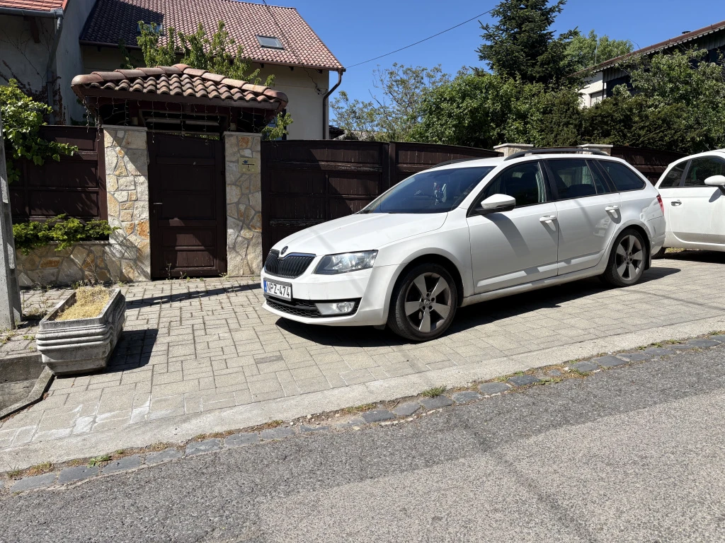XVI. Kerület, Árpádföld, 272 m²-es, ikerház, 6 szobás, jó állapotú