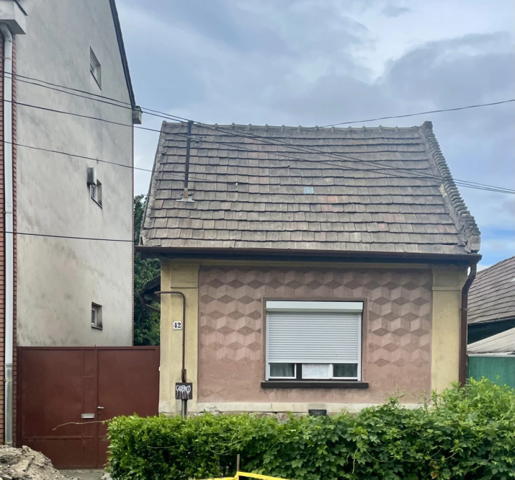 Vác, Belváros, 60 m²-es, családi ház, 2 szobás, felújítandó állapotú