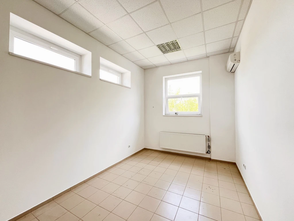 IV. Kerület, Baross utca, 16 m²-es, egyéb üzlethelyiség, jó állapotú