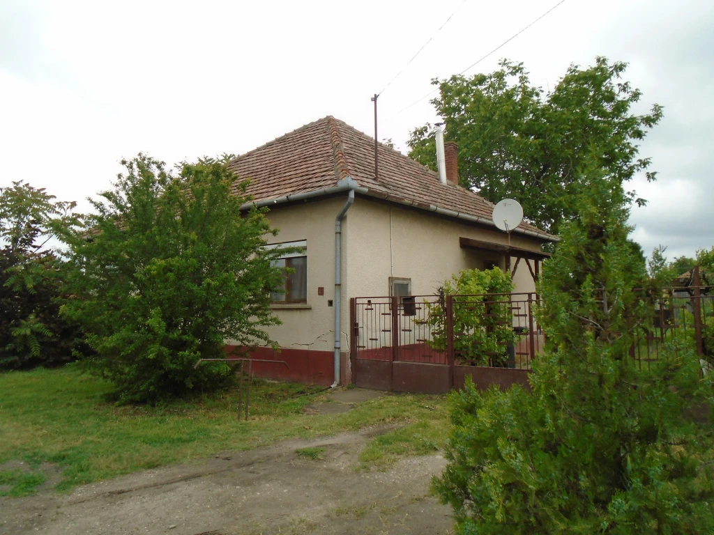 c3-1-name c2-1-name, Jászkarajenő, Táncsics Mihály utca