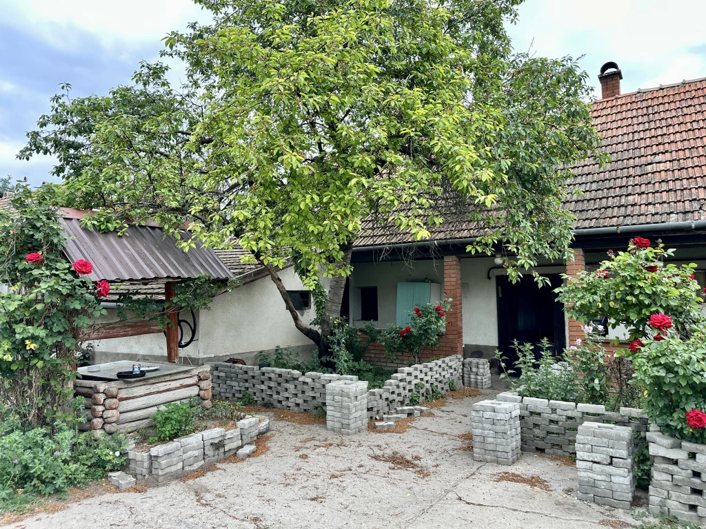 Alsónémedi, Templom utca, 65 m²-es, családi ház, 2 szobás, felújítandó állapotú