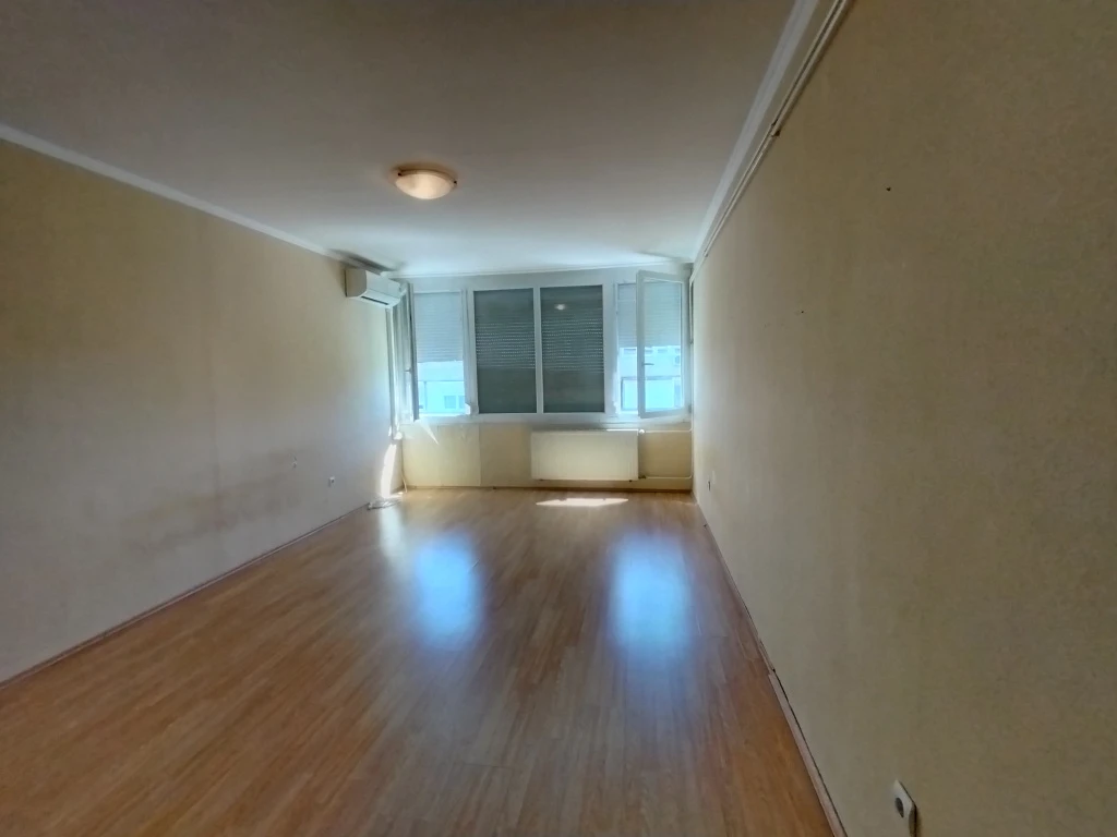 Szigetszentmiklós, központban, 54 m²-es, társasházi lakás, 2 szobás